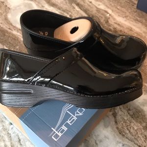 Dansko Professional Black Patent Clog / Size 39